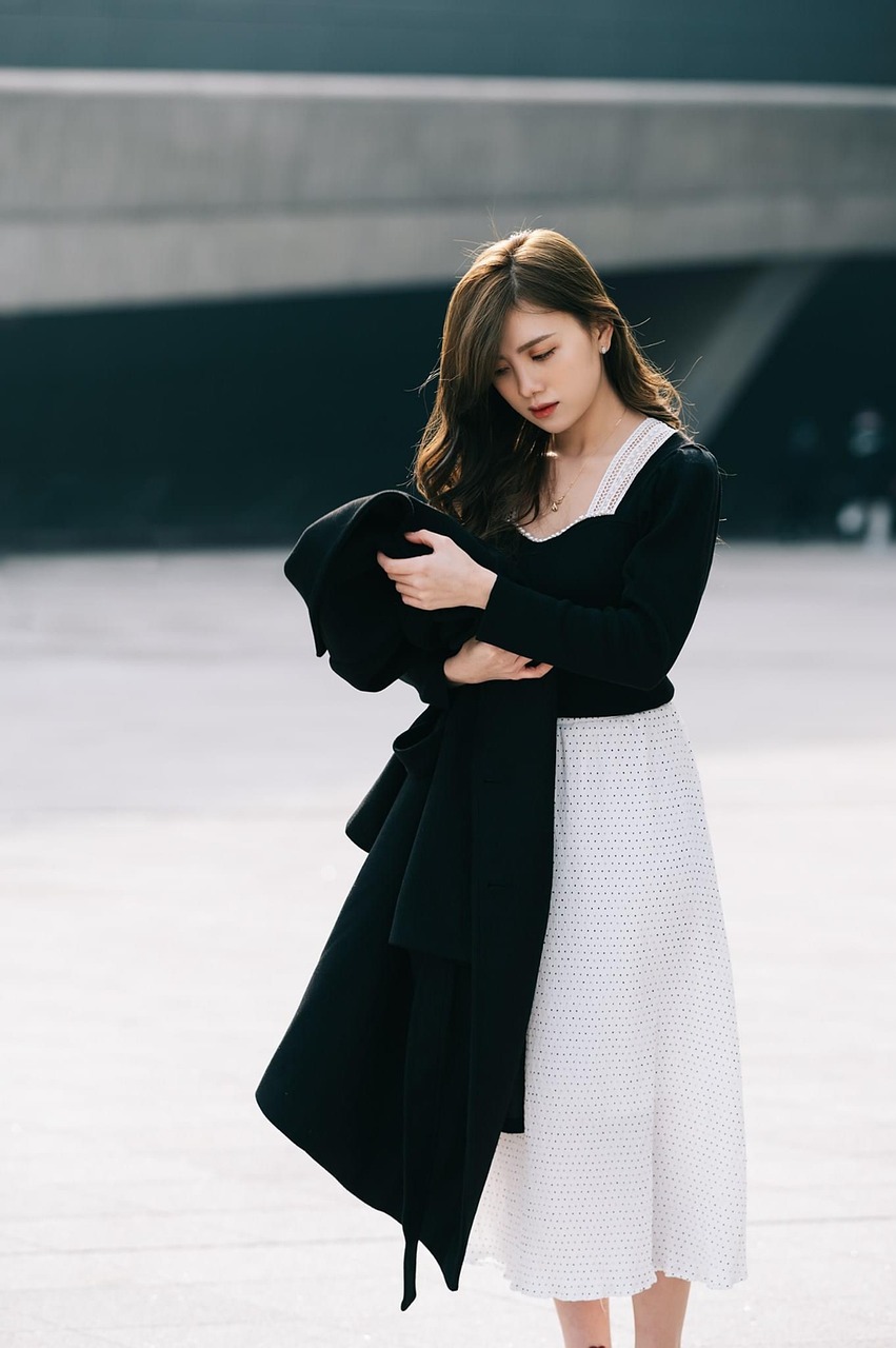 白裙美女