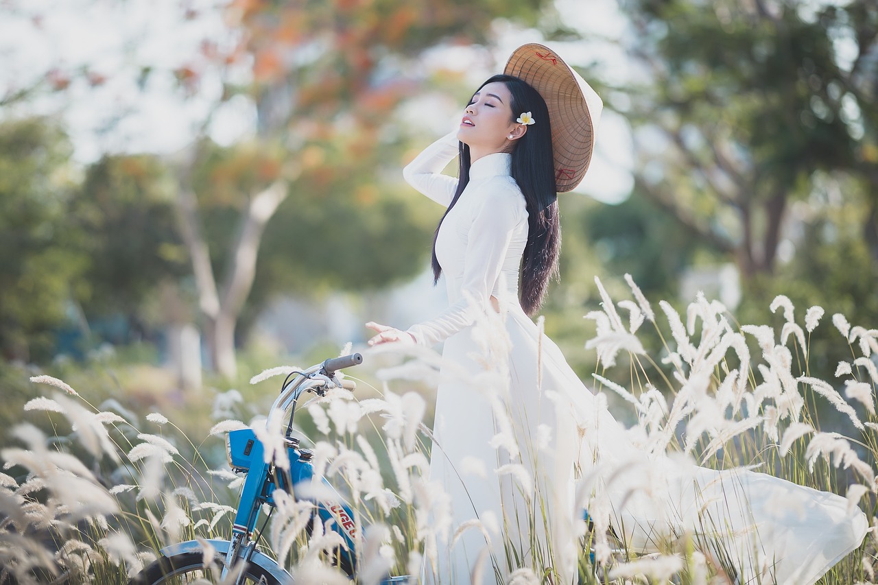 自行车花美女