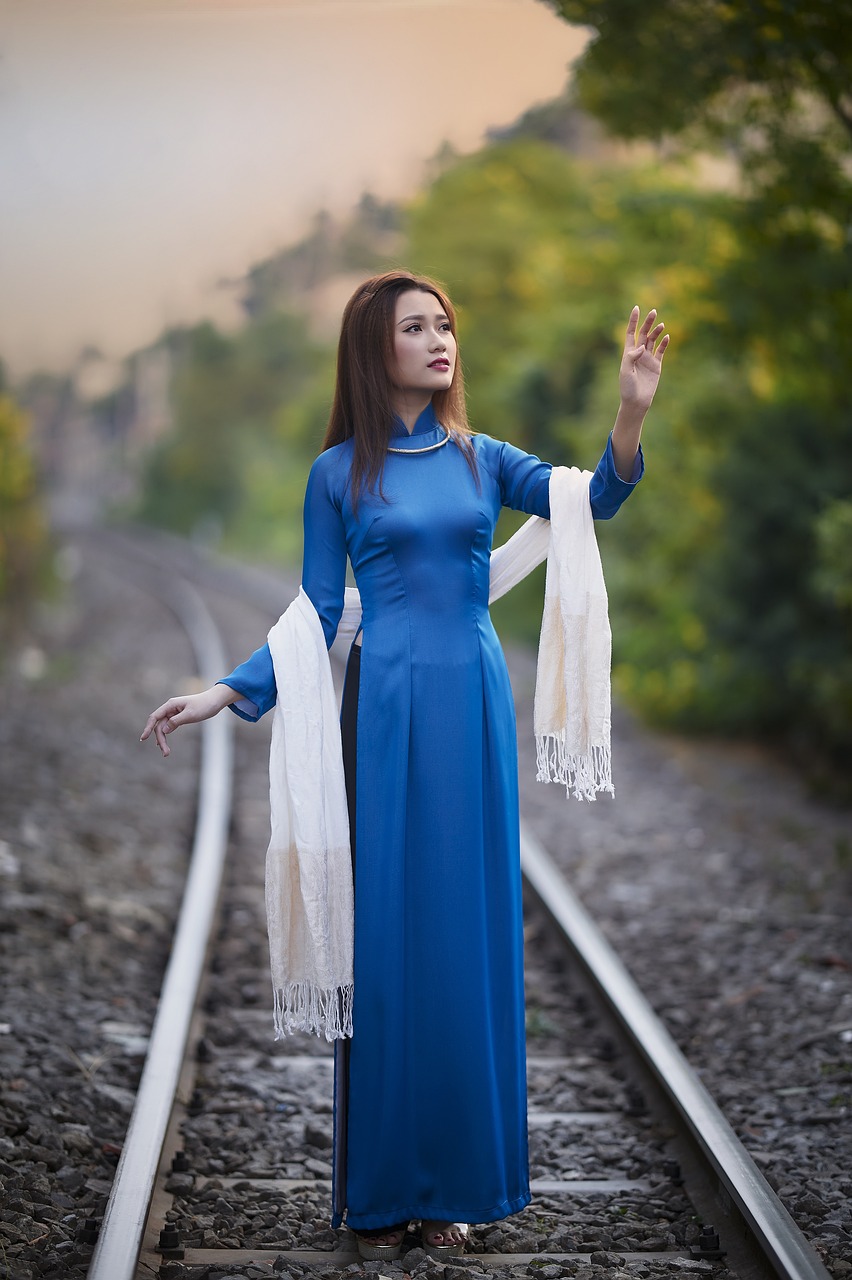 女人 型 亚裔 时尚 风格 连衣裙 少女 女性 亚洲女性 建 模 姿势 摆姿势 户外 自然界 越南 越南 女子