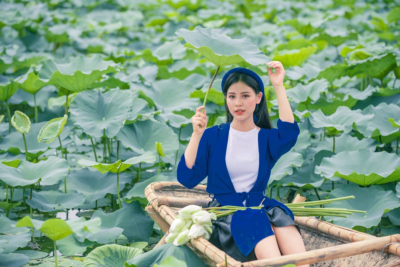 女人 型 亚裔 荷花池 荷叶 亚洲模型 亚洲女性 少女 时尚 风格 时尚女士 女性 女模 建 模 姿势 摆姿势 女孩