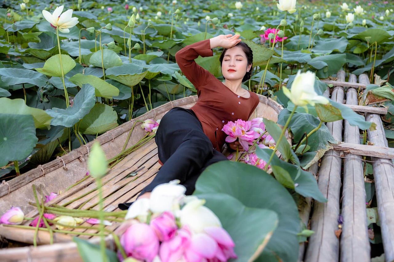 女人 型 亚裔 荷花池 荷花 睡莲 亚洲模型 亚洲女性 少女 时尚 风格 时尚女士 女性 女模 建 模 姿势 摆姿势 女孩