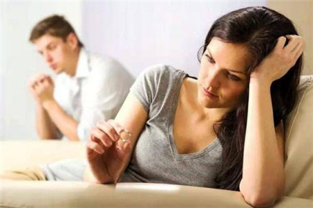 如何判断老婆有外遇，女人外遇的四种表现